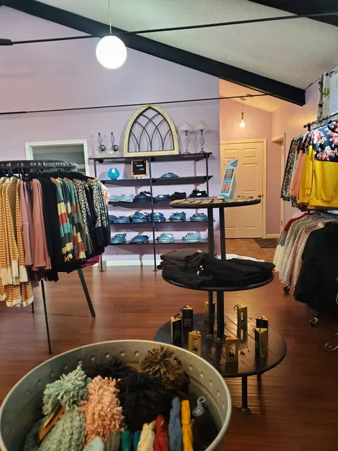 a' la mode Salon & Boutique