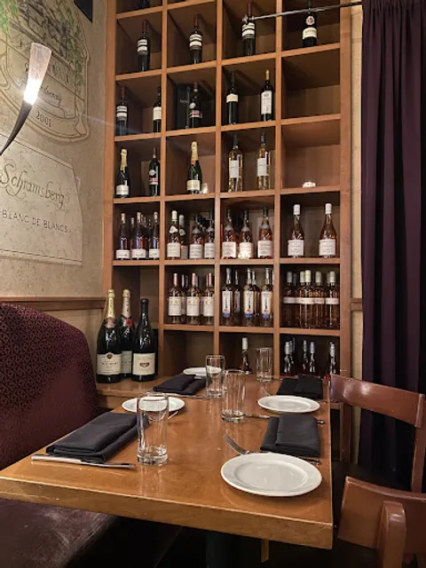 CRÚ Food & Wine Bar - The Domain