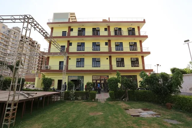 OYO Shree Radha Resort