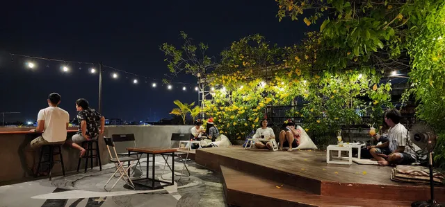 Chedi View Hostel & Rooftop Bar