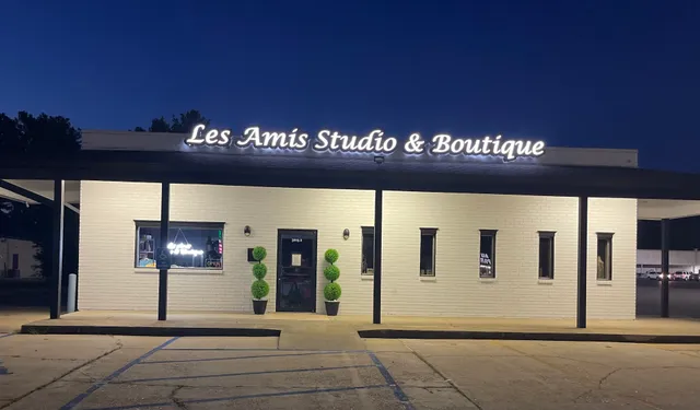Les Amis Studio & Boutique