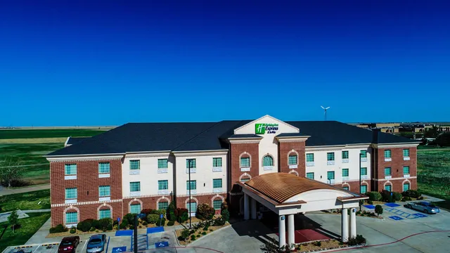 Holiday Inn Express & Suites Pampa by IHG
