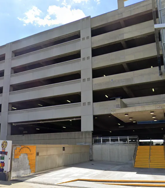 Union Station Kiss and Ride Buses/Vans