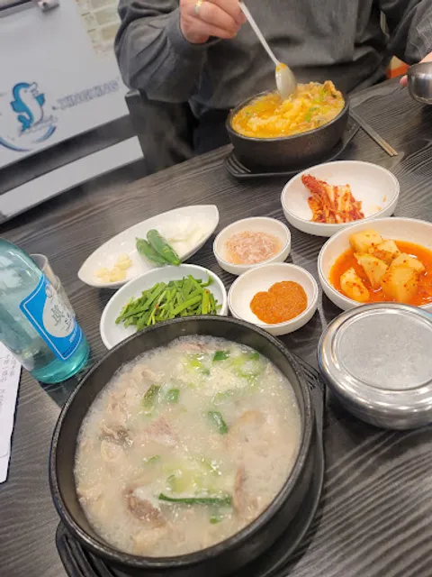 Ilpum DoejiGukbap Jukjeon