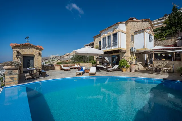 4 Seasons Stonework Castle