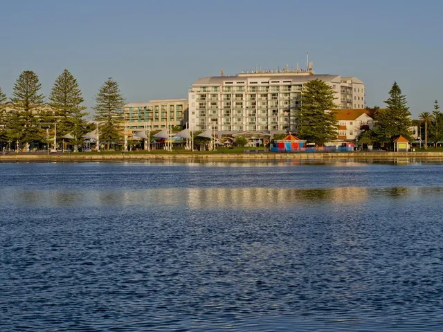Oaks The Entrance Waterfront Suites