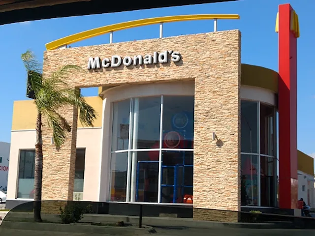 McDonald's - Sucursal César López de Lara