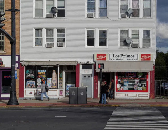 Los Primos Mini Market