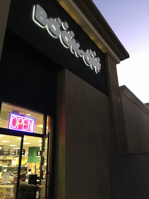 BOOKOFF Lakewood Center Mall