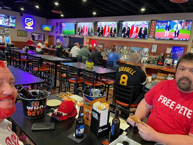 Longnecks Sports Grill