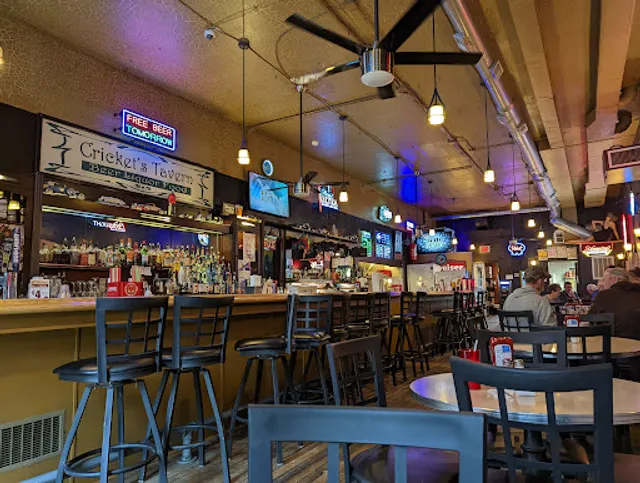Cricket's 7th St. Bar & Grille