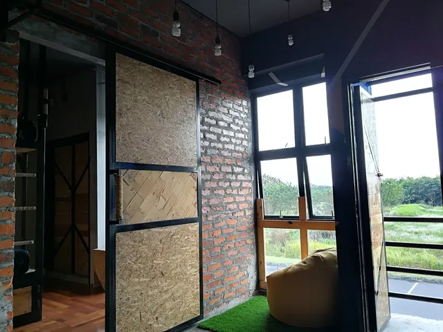 THE BUNK BACKPACKERS HOSTEL by fleur