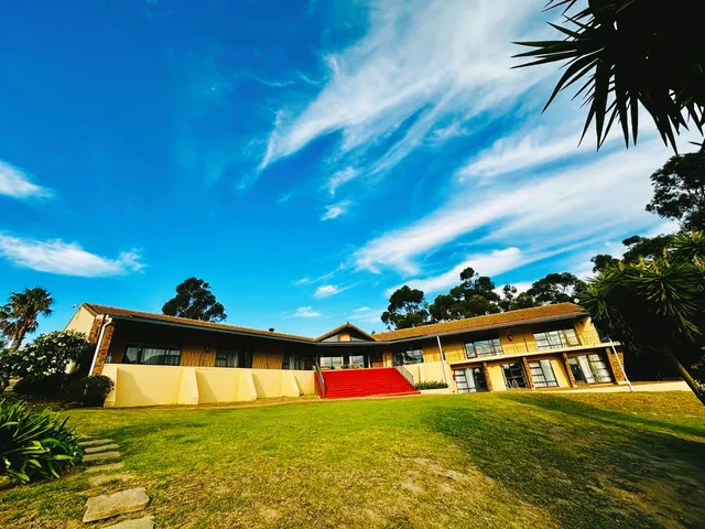 Into The Sunset Manor