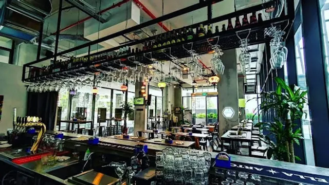 Lazy Lizard - The Promenade