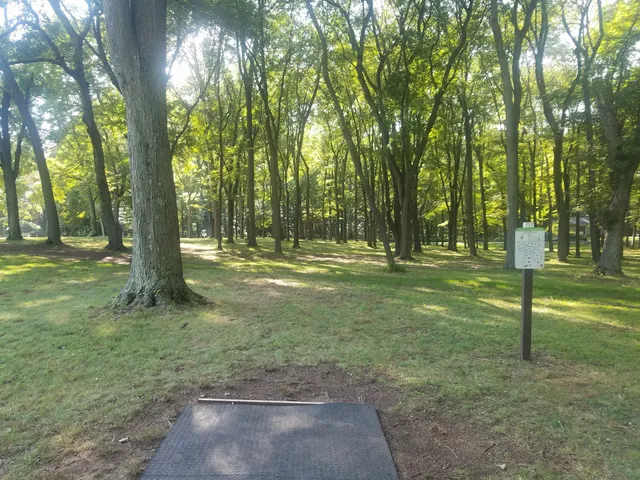 Thompson Park: Main Entrance
