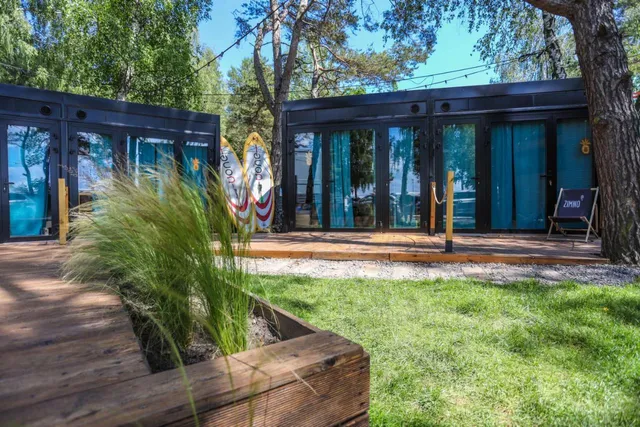 Klimatyzowane Surf Domki - Letnia Baza SnowShow