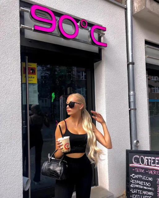 90 Degree C Bubble Tea Mitte