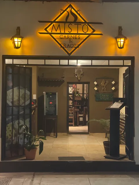 Misto Carnes & Tragos