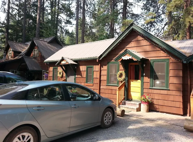 Metolius River Lodges