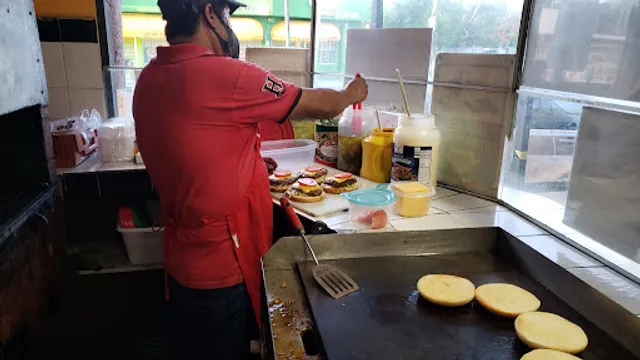 Hamburguesas al Carbon. Los Compadres