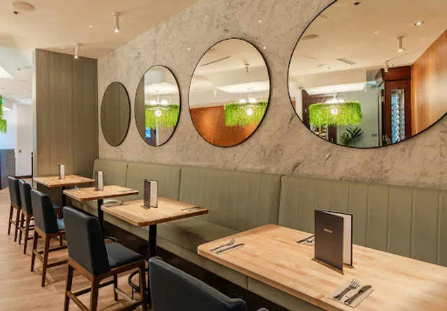 Moxies Langley Restaurant