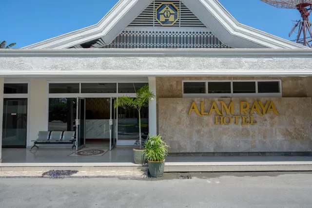 RedDoorz Plus @ Alam Raya Hotel