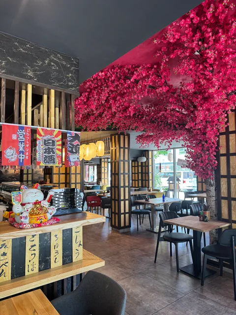 Hanami Sushi & Viet Foods