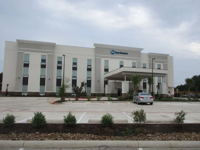 Best Western Green Oak Inn & Suites