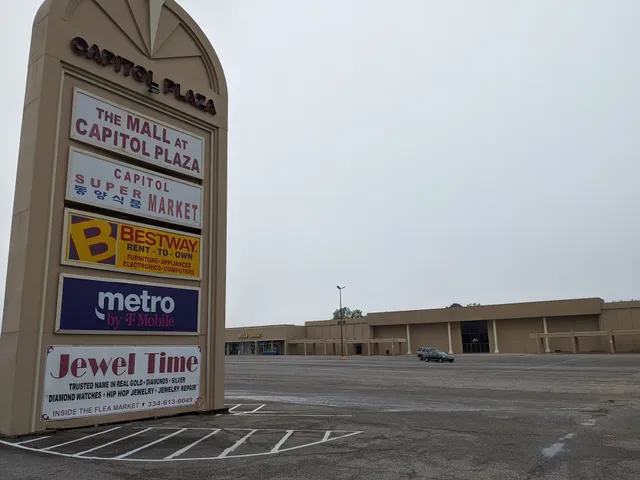 The Mall At Capitol Plaza