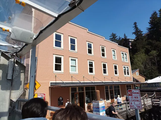 New York Hotel & Cafe