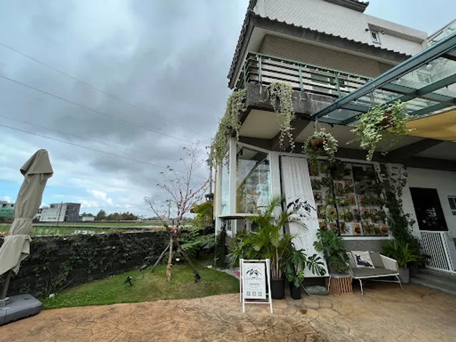 宜蘭美食推薦港式料理《員山鄉太平山下史忽仔》✓ 港味私廚 · 港式無菜單料理（全週預約制） ✓ 私房合菜：茶樓點心、港式叉燒、蔥油雞、炆豬肉 ✓ 史爺早午餐：週五六日 11:00–16:30（三個時段） ✓ 宜蘭唯一的港味私廚體驗，家的味道，帶點港味