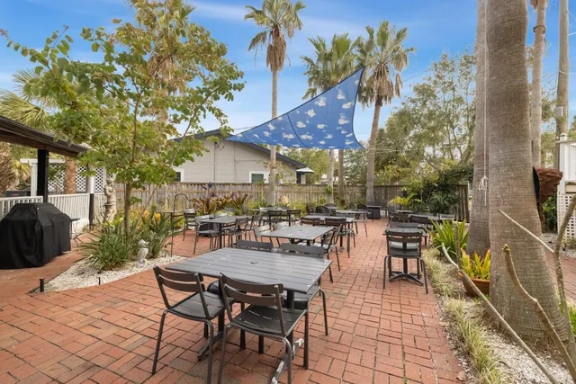 Island Hotel & Restaurant