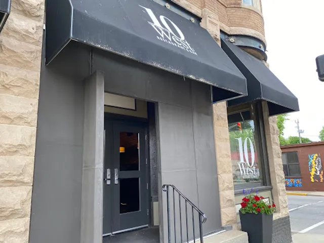 10 West Restaurant & Bar