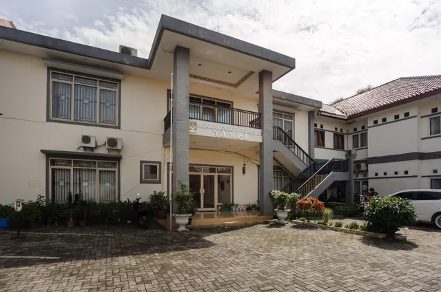 RedDoorz syariah near AEON Mall Tanjung Barat