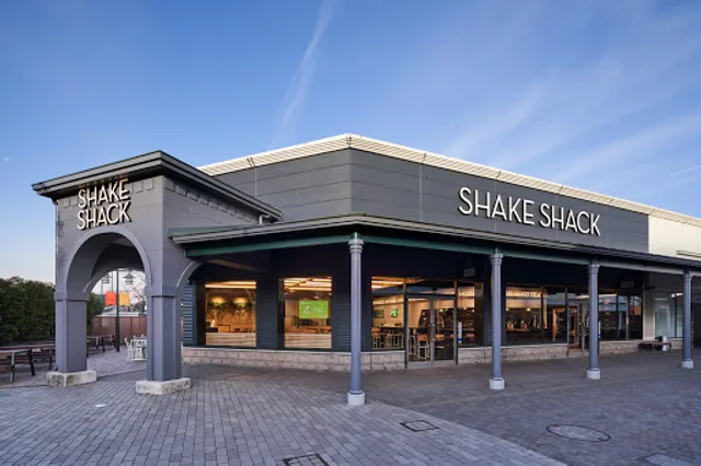 SHAKE SHACK Gotemba Premium Outlets Shop