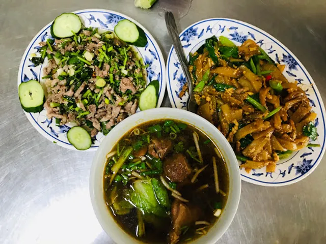 MON FOODS THAI