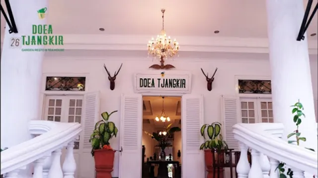Doea Tjangkir Garden Tea Coffee & Resto