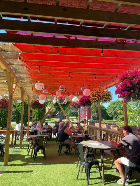 BLOCK PARTY Retro Pub