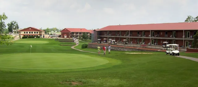 Bright Leaf Golf Resort