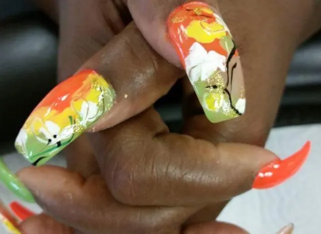 Universal Nail Salon