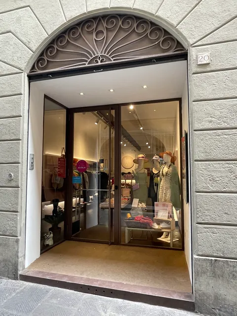 FLY - Fashion Loves You Store (Vintage and Student Made Fashion)