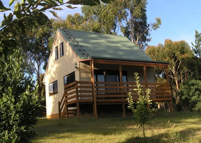 Carinya Park - Orchard Cottage & Equestrian