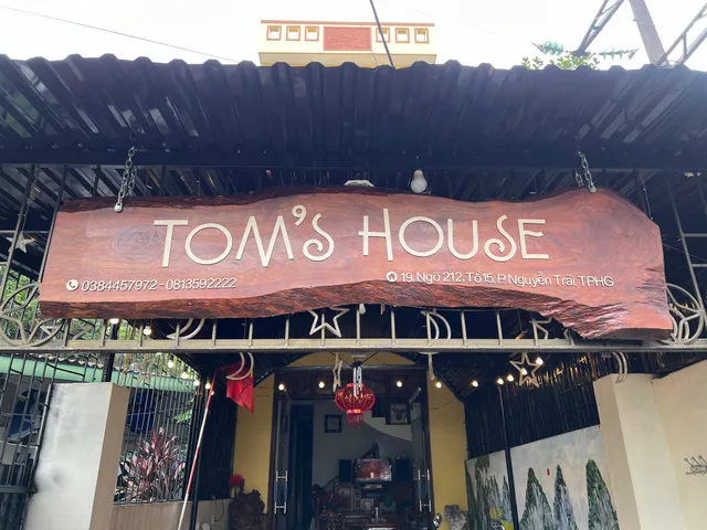 TOM'S HOUSE HOSTEL & MOTORBIKES