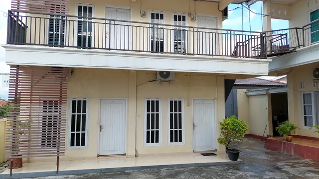 Savannese Guest House