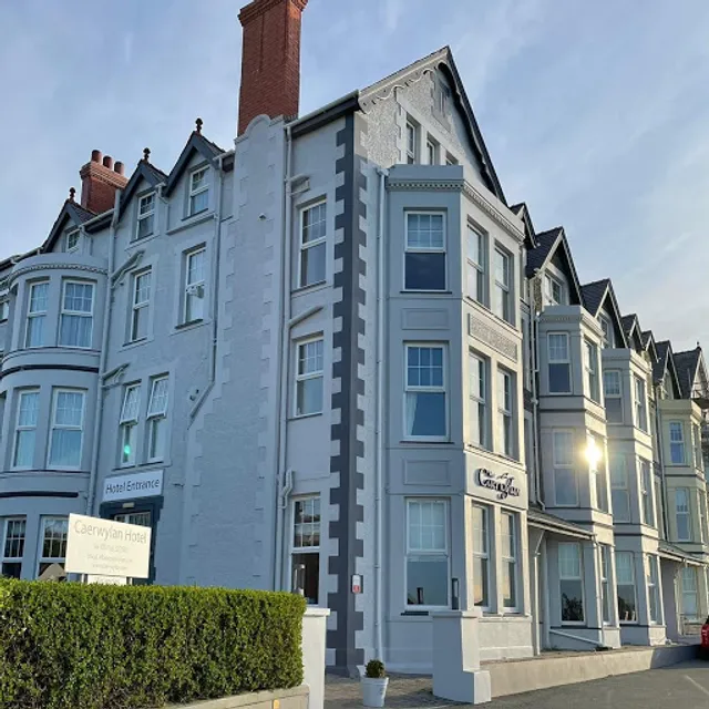 Caerwylan Hotel & Tonnau Restaurant