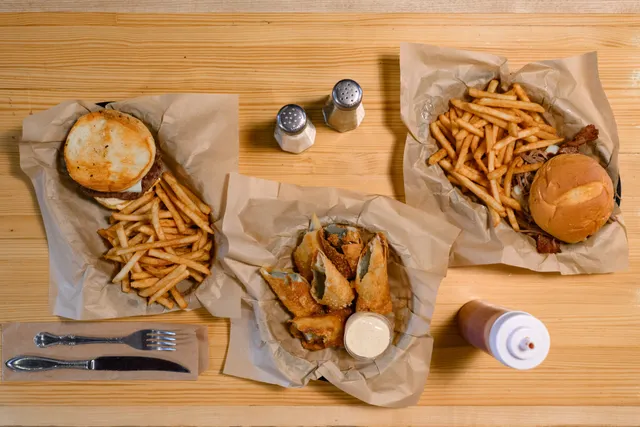 Blondie's Tables & Taps