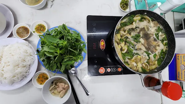 Lẩu gà lá É Tao Ngộ - Chicken La-E quận 5