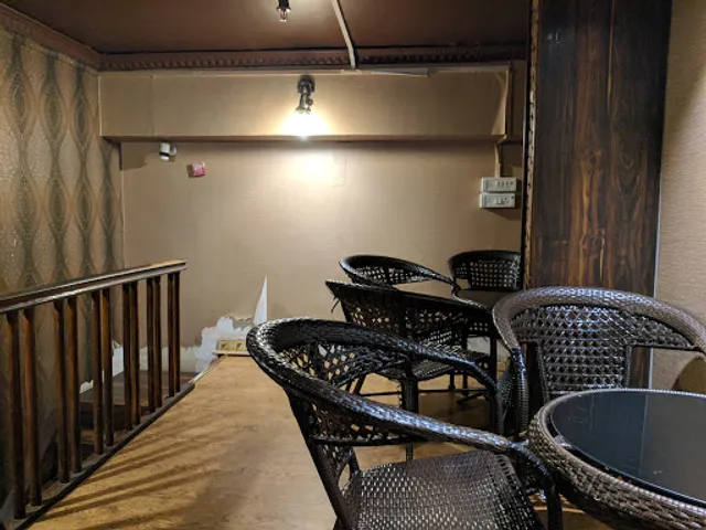 Momo Hub (H-13) city centre