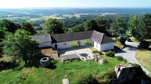 la Maison du Fort de Fontain 3 gites nature vue Jura