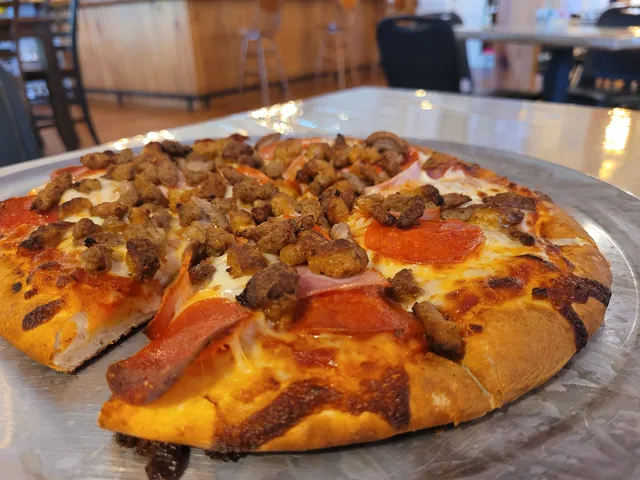 Uncle’s Pizza and Marketplace